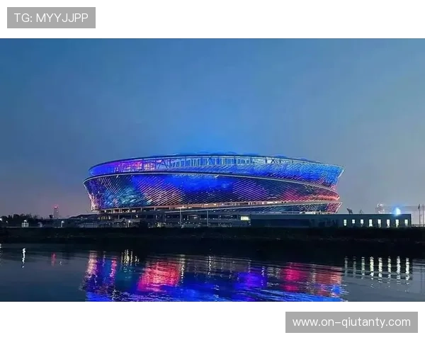 大连英博梭鱼湾场场爆满，球迷文化成为城市名片